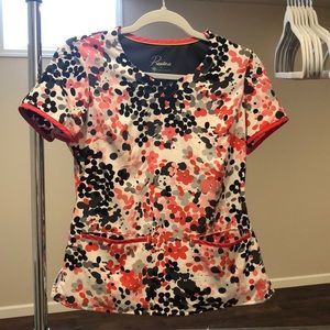 Women’s scrub top xs